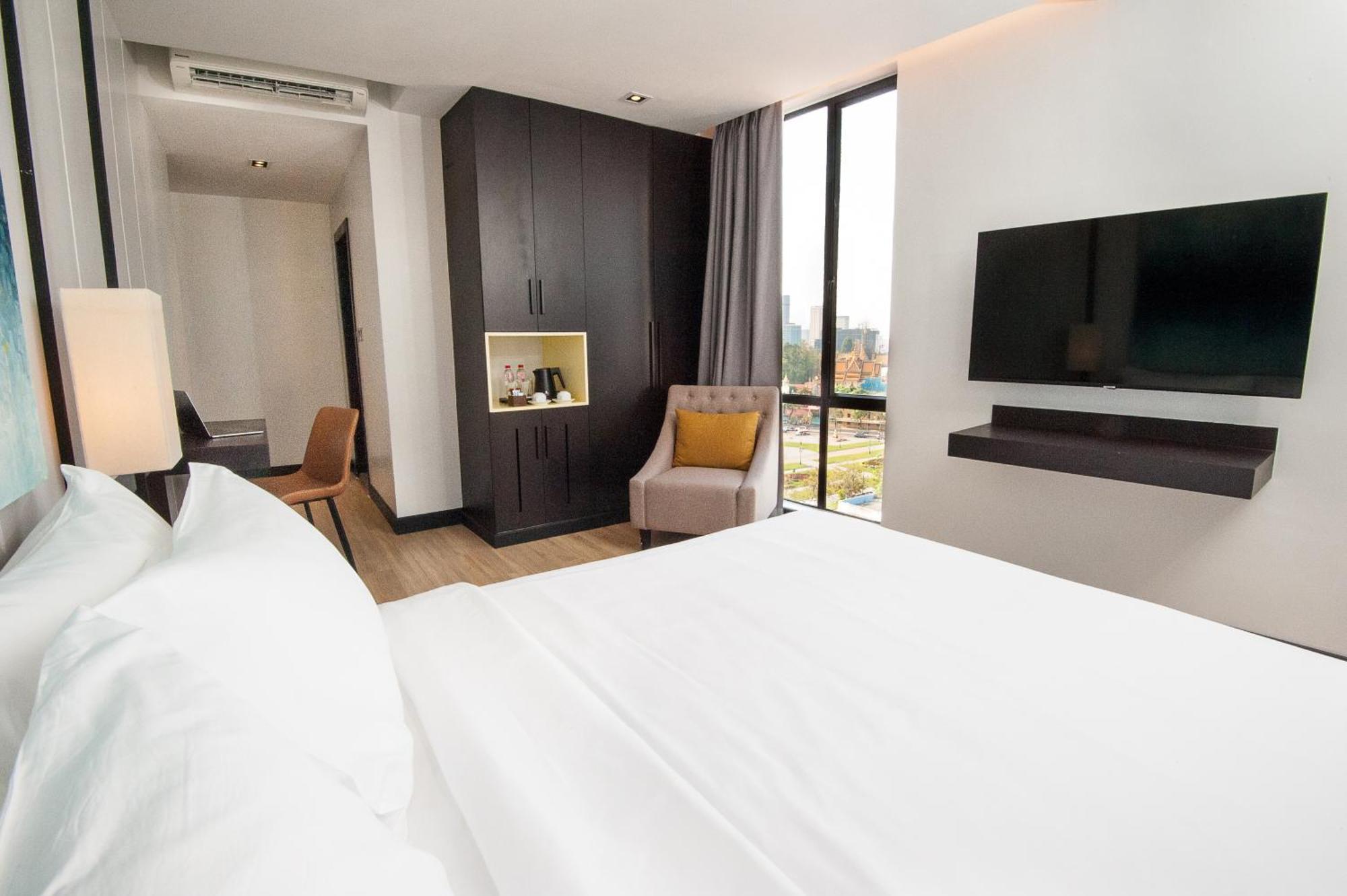 Glow Park Hotel Grand Royal Palace Phnom Penh Eksteriør bilde