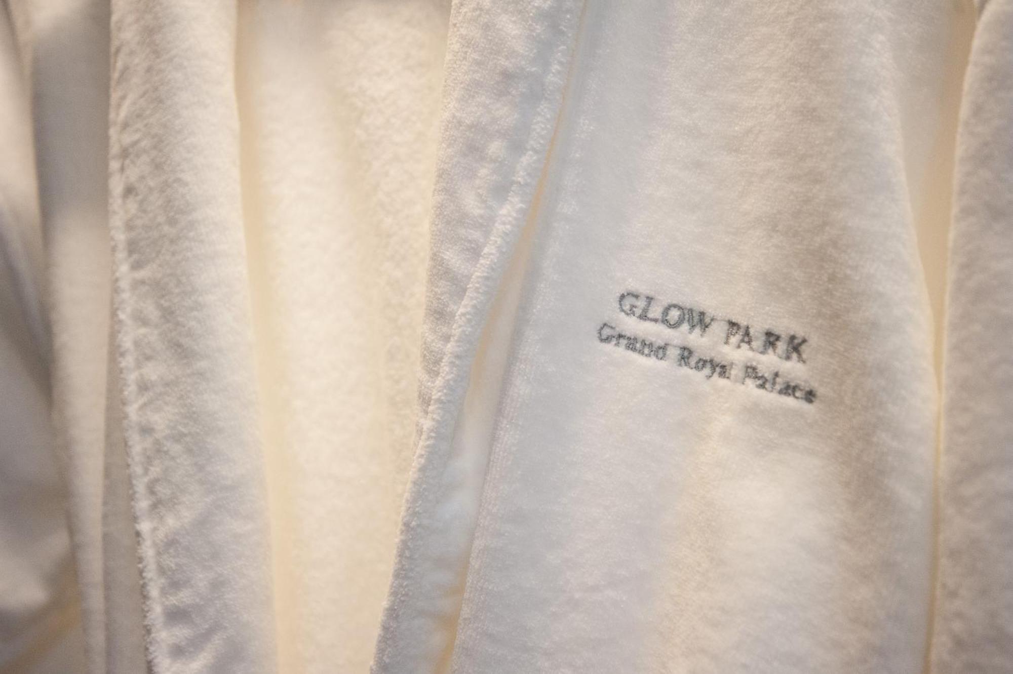 Glow Park Hotel Grand Royal Palace Phnom Penh Eksteriør bilde